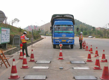 軸重秤-高速公路交警專用地磅、便攜式公路超載檢測系統